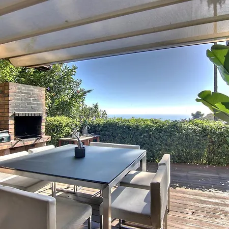 Penthouse De Charme アパート